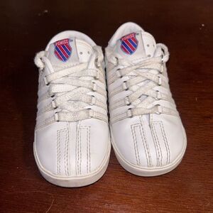 K Swiss genuine leather original style tennis shoes size 6